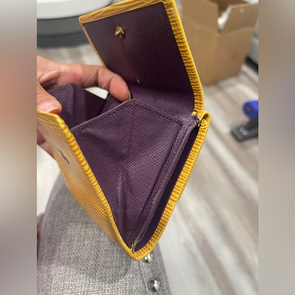 AUTHENTIC LOUIS VUITTON EPI WALLET - Picture 12 of 15
